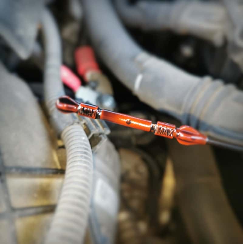 Wskaźnik poziomu oleju silnikowego (MIN/MAX)