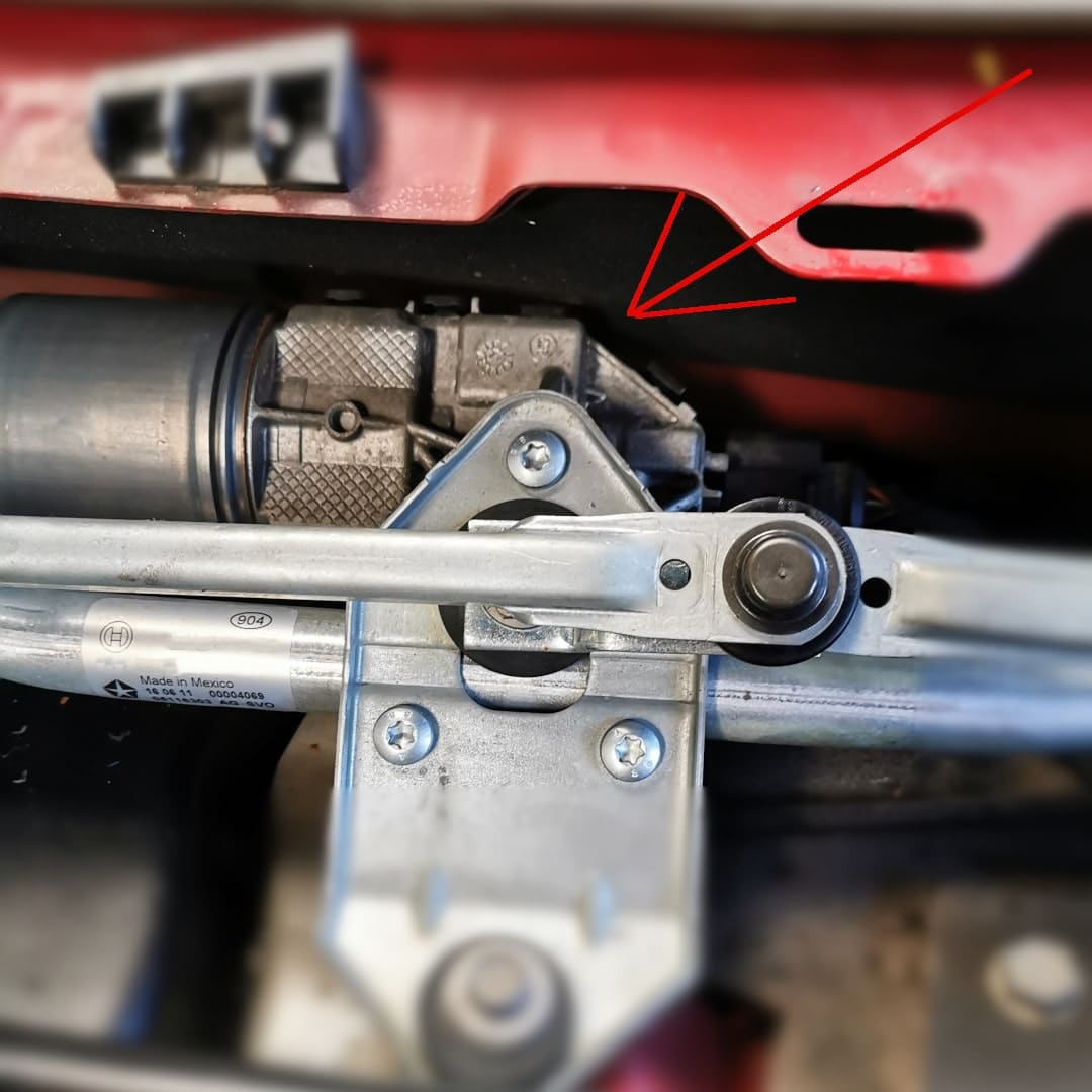 Windshield wiper linkage position