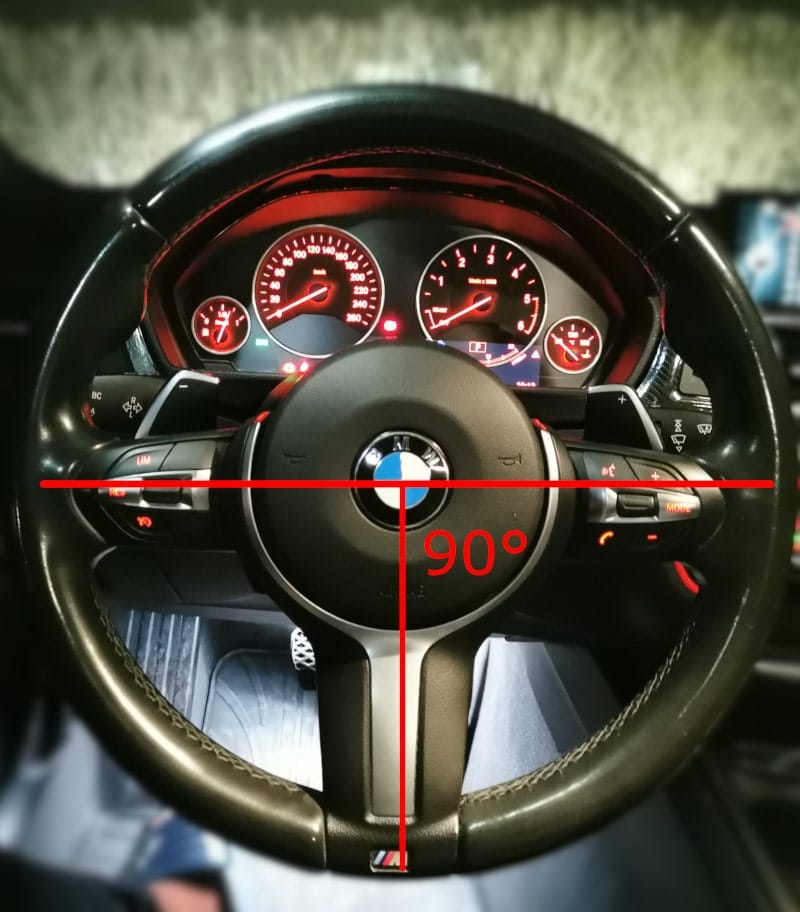 Vista frontal del volante con el ajuste en el centro