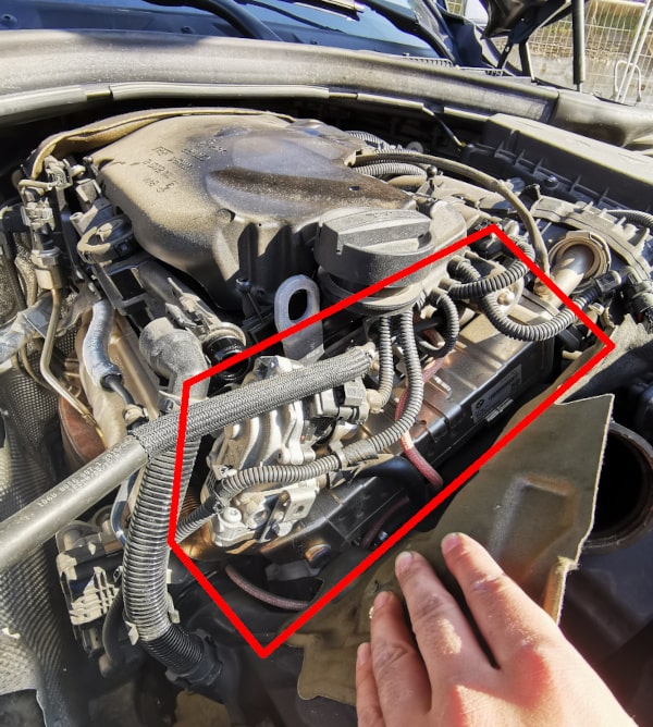 Position and appearance of the EGR valve in the engine compartment