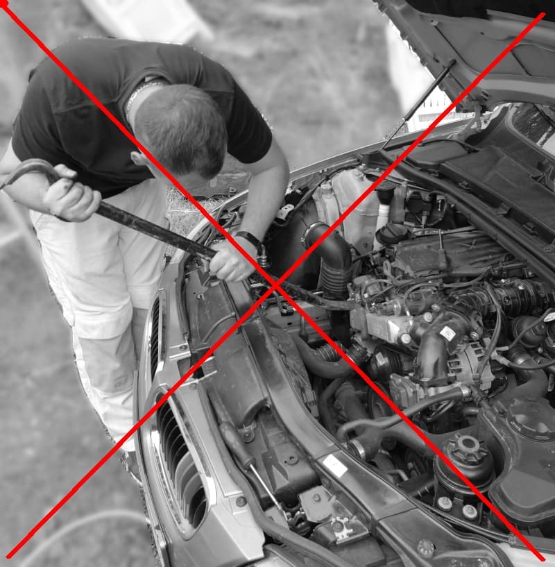 Illustration of how the EGR cooler should not be disconnected from the EGR valve