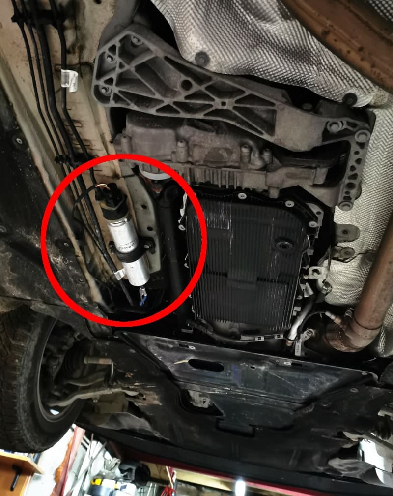 Car jerks when accelerating Cause 1: Clogged fuel filter, fuel filter position
