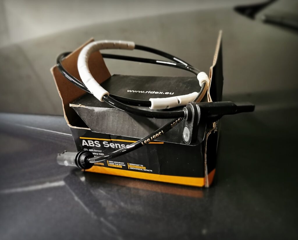 Zobacz zdjęcie produktu Czujnik ABS. Po wyzwoleniu tego czujnika zapala się kontrolka ABS