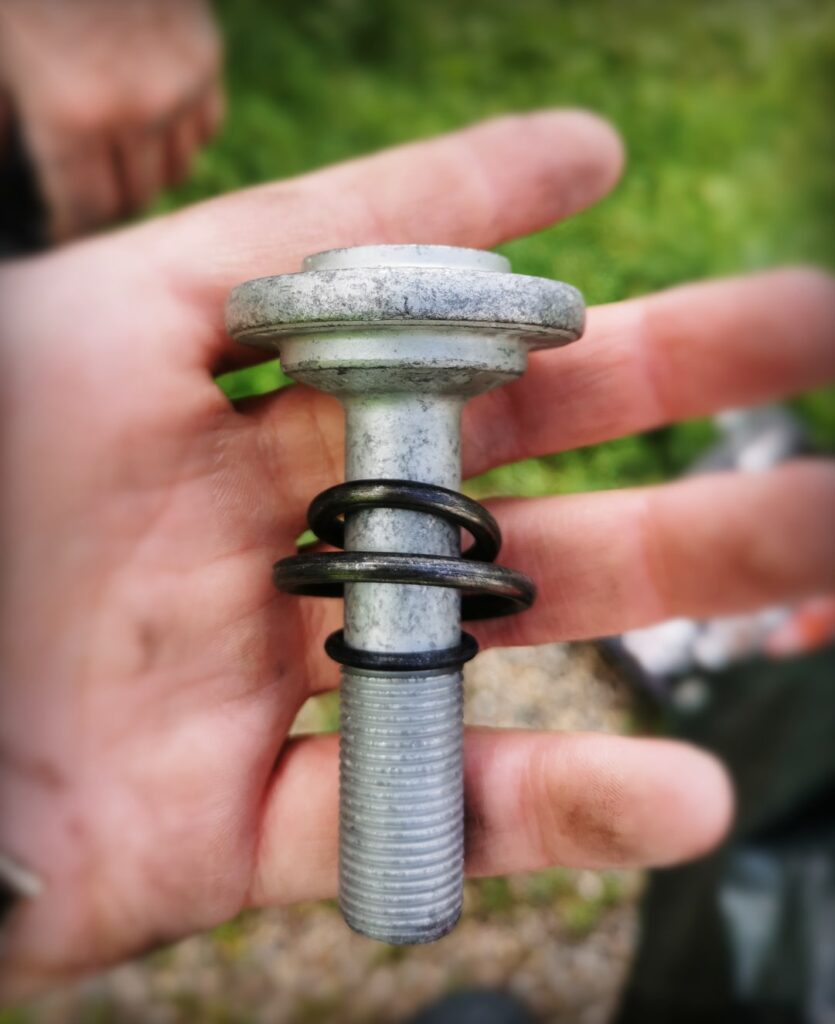 Nuevo perno de collarín para el eje de transmisión en el BMW F30