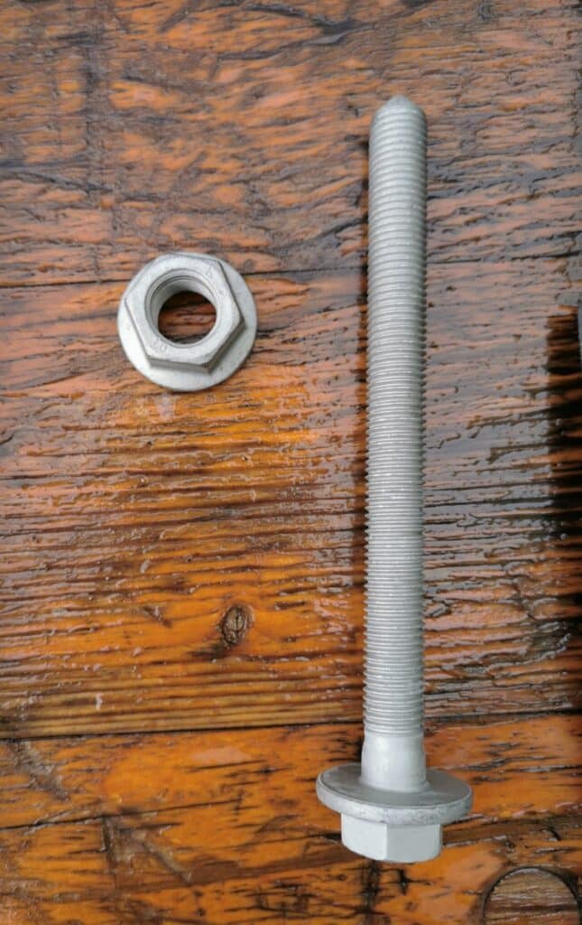 Recomendado: Pernos nuevos al sustituir los tirantes