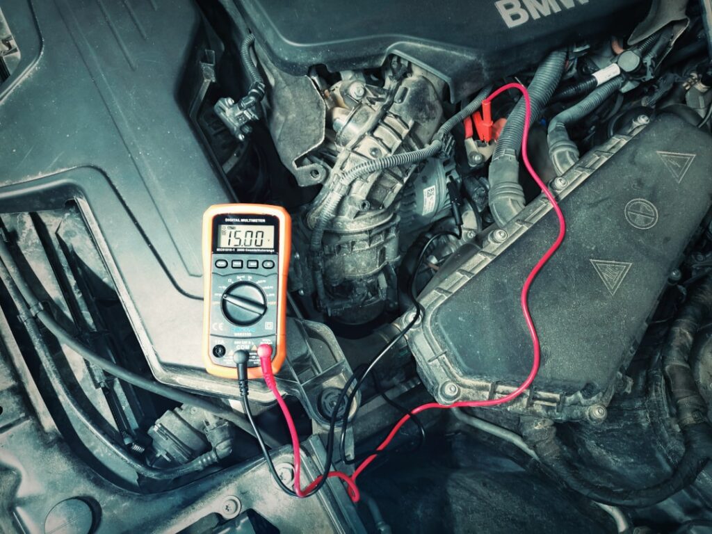 Measure alternator with multimeter