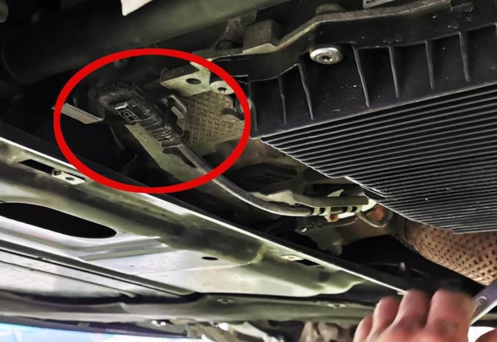 Connecting the diagnostic probe to the vehicle