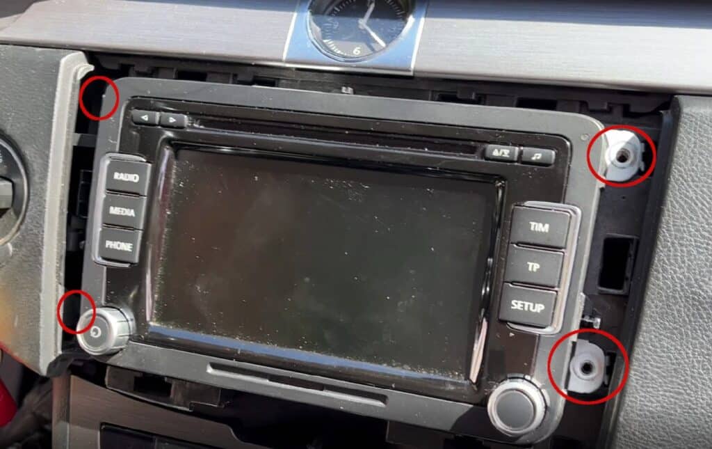 Removal of original VW radio RNS510