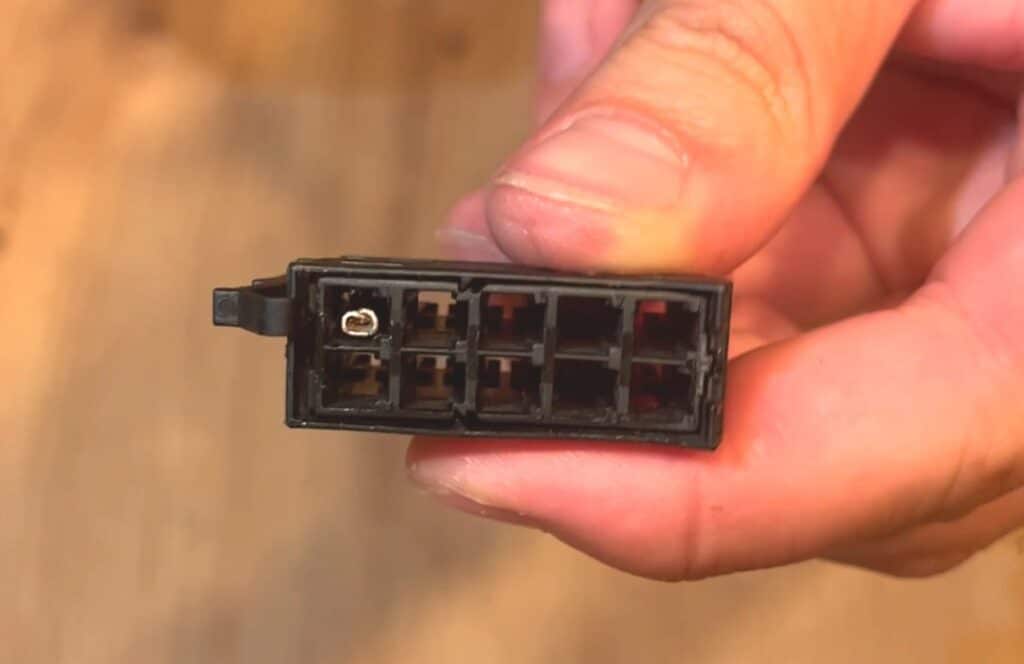 ISO- Pin im ISO Stecker