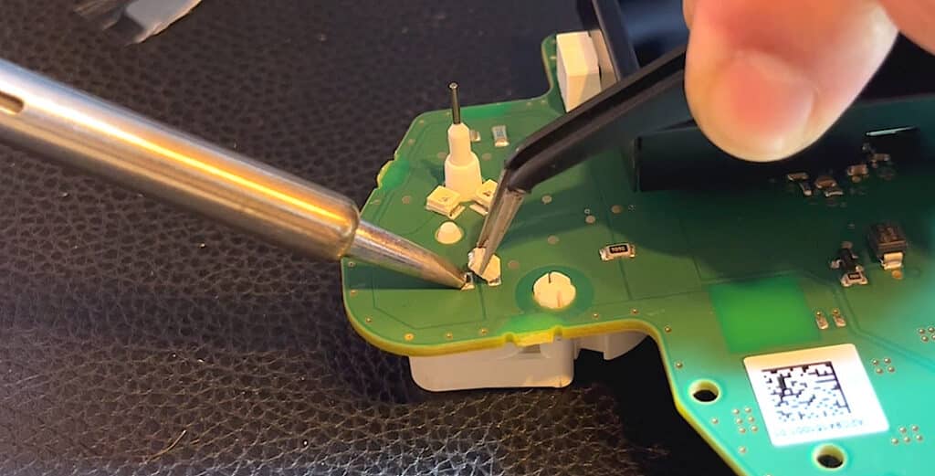 Zmiana podświetlenia prędkościomierza: Otwarta dioda LED