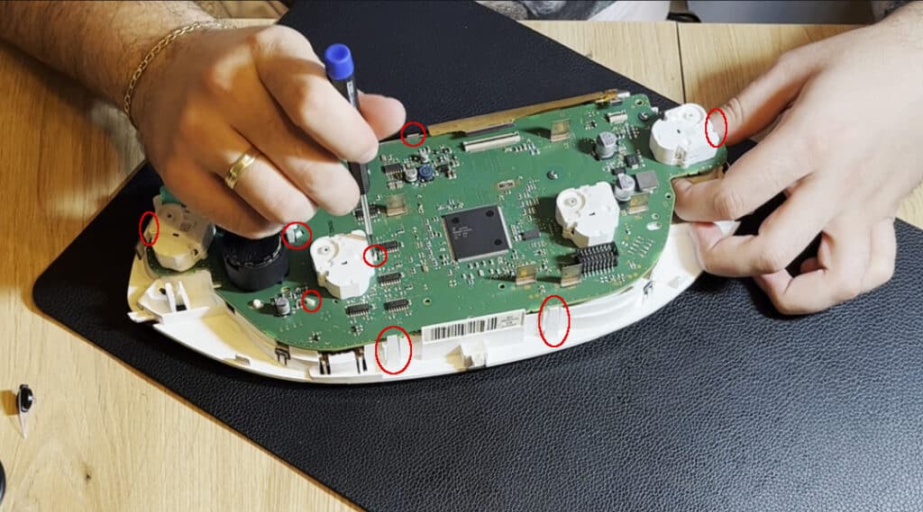 Oddzielne płytki drukowane, środkowe białe zaciski