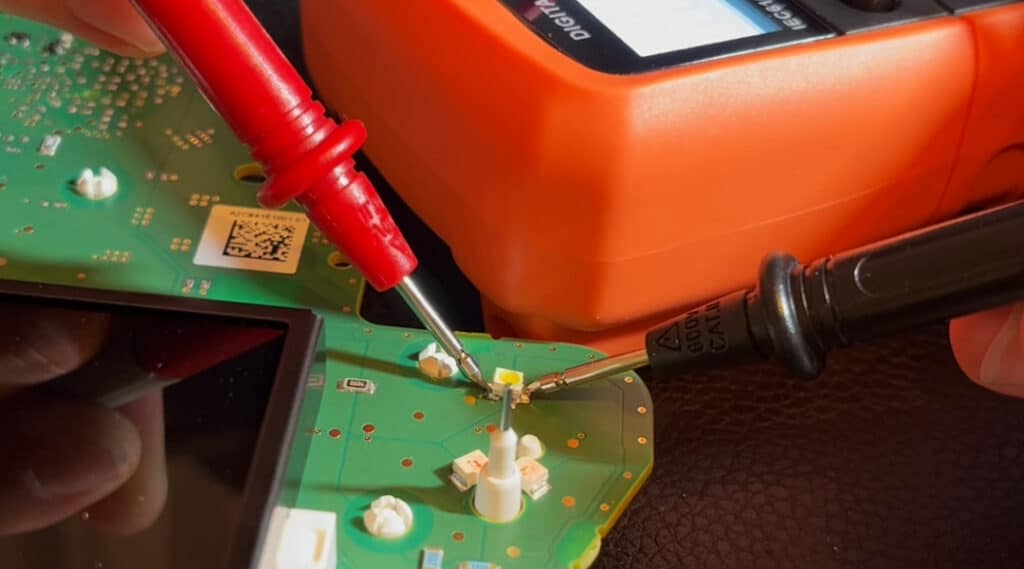 Testowanie diod LED SMD za pomocą multimetru