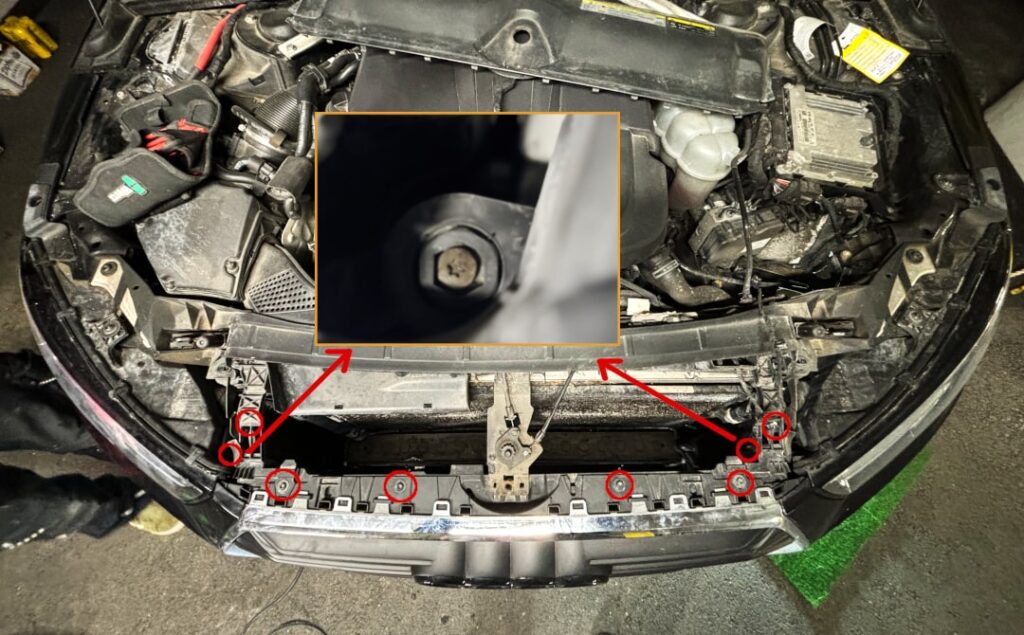 Positions of engine compartment screws, loosening the Audi A4 bumper