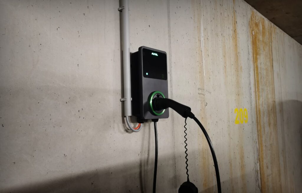 Estación de carga para coches eléctricos Selección de estación de carga, carga rápida o ahorro de batería