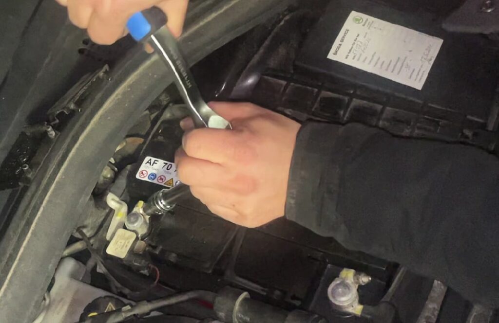 Batterie-selber-wechseln Batterie defekt? - DIY Anleitung zum selber wechseln