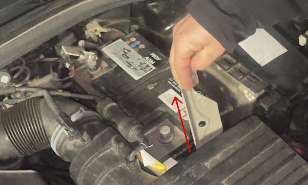 Bandeja de batería de placa metálica Retire la placa metálica de la batería del coche