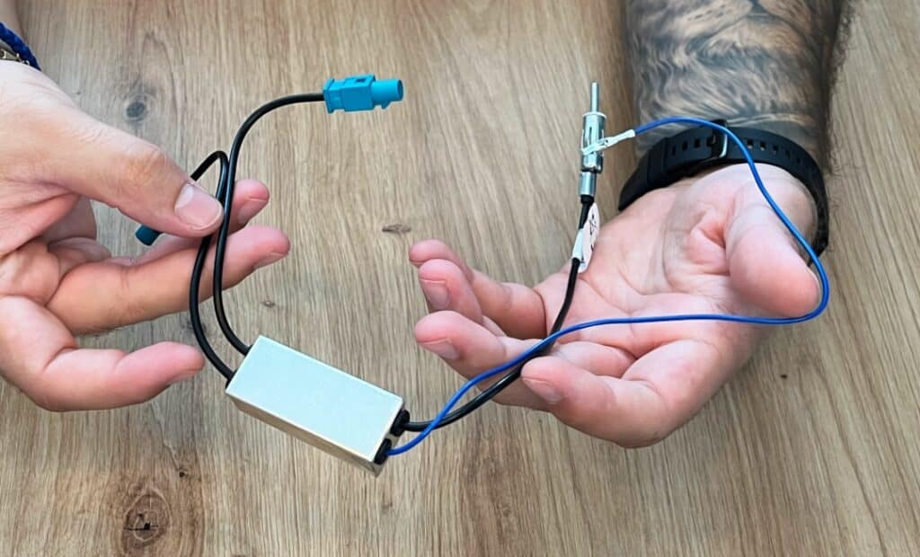 Adapter antenowy ATOTO S8 Adapter antenowy podwójny FAKRA na DIN