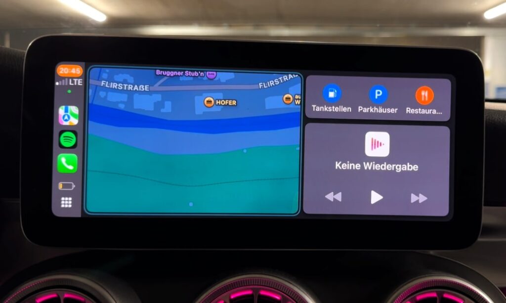 Mercedes z Apple CarPlay_Android Auto Apple CarPlay w Mercedesie C205 z 2018 roku