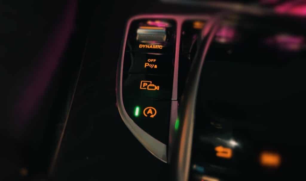 Mercedes z wyłączonym systemem Start-Stop Wyłącz system Start-Stop w Mercedesie C205