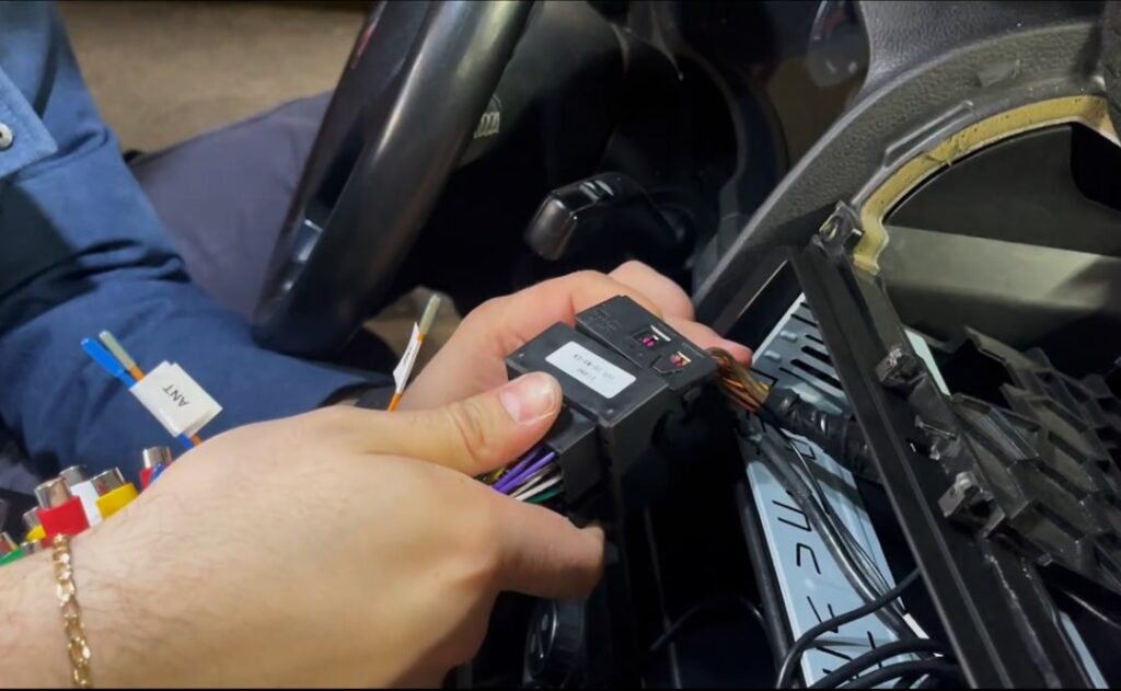 Podłącz adapter Quadlock Połączenie CAN-BUS (podłącz złącze Quadlock)