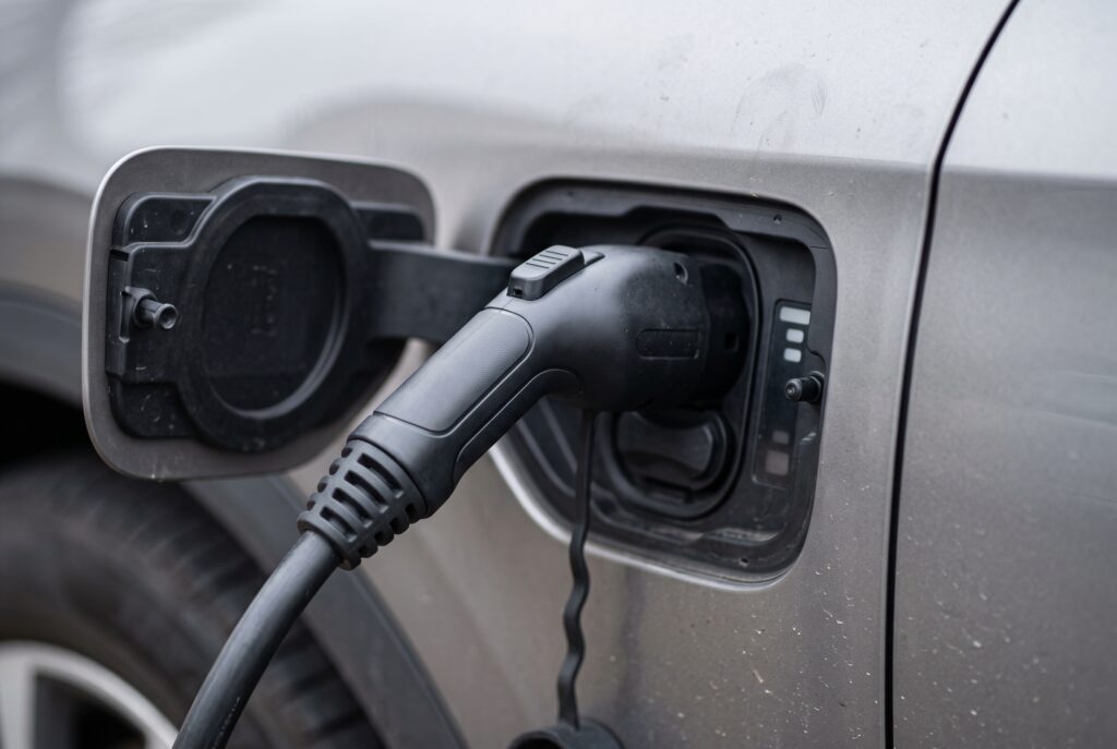 Elektroauto einfahren – Bild 5 Breaking in an electric car charging behaviour charging plug